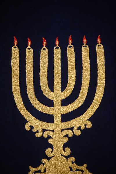 市街地の寺院シナゴーグのメノラ（Menorah） ヴィエンヌ・オートリシュ 作： Unbekannt