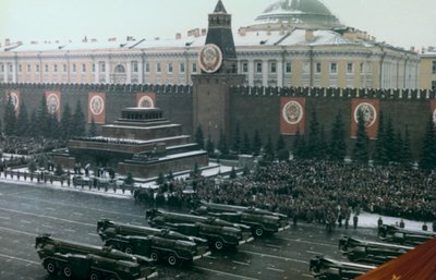軍事レビュー、赤の広場、モスクワ、1971 作： Unbekannt