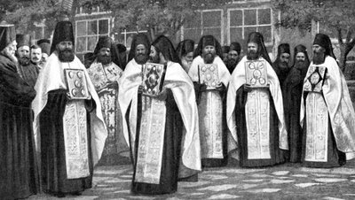 1922年、ギリシャの典礼のボリュームを運ぶギリシャ教会の修道士 作： Unbekannt