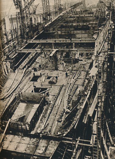 1,000フィート以上。建設初期のクイーンメアリーの殻、1930〜1934年、1936年 作： Unbekannt