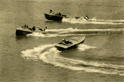 モーターボートレース、ヴェルターゼー、ケルンテン州、オーストリア、c1935。 作： Unbekannt