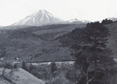 19世紀後半〜20世紀初頭のナウルホエ山。 作： Unbekannt