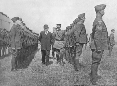 1915年に王立飛行隊を視察するアスキス氏 作： Unbekannt