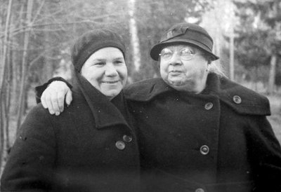 ナデジダクルプスカヤ、レーニンの妻、友人と一緒、1936年 作： Unbekannt