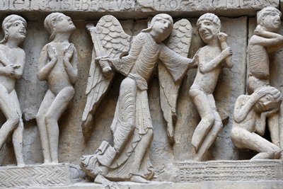 フランスのモニュメントの国立博物館。オートンのサンラザール大聖堂。西側ファサード。最後の審判」。キャスト。クローズアップ、パリ、フランス 作： Unbekannt