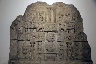 デリーのインド国立博物館。アマラヴァティー・ストゥーパのイラスト。ケーシングスラブ。サタバハナ 作： Unbekannt