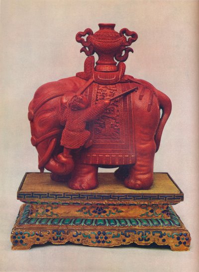 彫刻が施された赤い漆象のペアの1つ、中国、乾隆期、c1765 作： Unbekannt