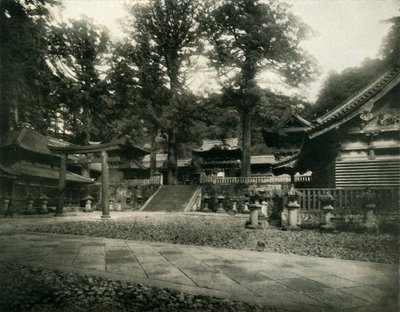 1936年、日本の日光にある多くの寺院の1つ。神社の巡礼地。 作： Unbekannt