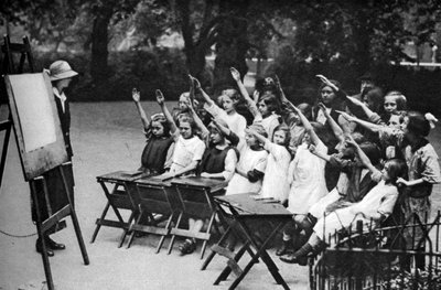 リンカーンズインフィールズ、ロンドン、1926-1927の野外クラス 作： Unbekannt