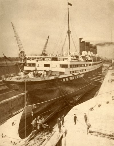 リバプール、c1930の墓場ドックで大型ライナーのオーバーホール。 作： Unbekannt