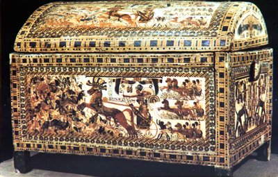 ツタンカーメンの宝物、古代エジプト、紀元前1325年頃の塗られた象眼細工の宝箱 作： Unbekannt