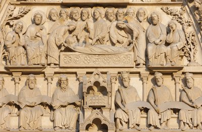 パリ・ノートルダム大聖堂西翼：聖母の門 :イエスと使徒たちに囲まれて死の床にあるマリア（フランス・パリ 作： Unbekannt