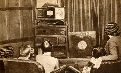 初期のテレビ放送を見ている人々、c1930、1933年。 作： Unbekannt