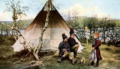 伝統的なテントを持つ人々、ラップランド、スウェーデン、c1923 作： Unbekannt