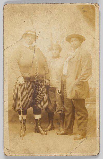 身元不明の 3 人の女性の写真はがき、1904 年～1918 年。 作： Unbekannt