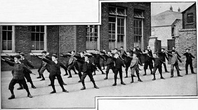 ロンドンの学校での体操、c1900 1901 作： Unbekannt