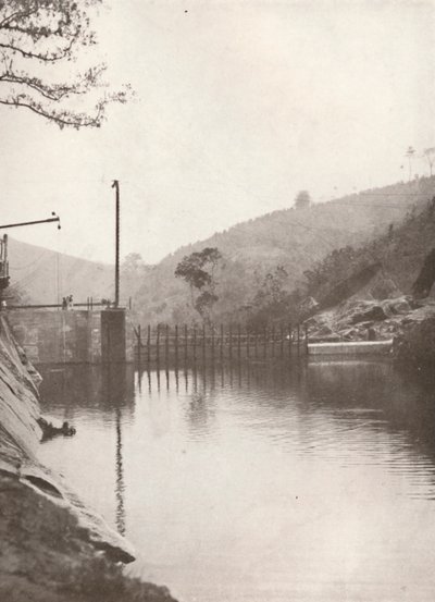 リオライトアンドパワーワークスの上流からのPirahy Diversion Dam、1914年 作： Unbekannt
