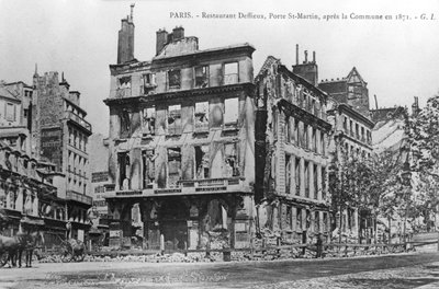 1871年のパリコミューン後のポルトサンマルタンのデフィレストランへの損傷を示すはがき 作： Unbekannt