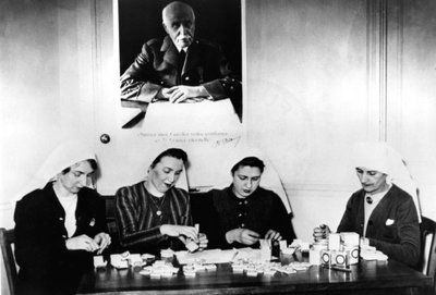 ビタミンスイーツの準備、ドイツ占領下のフランス、1940年〜1944年 作： Unbekannt