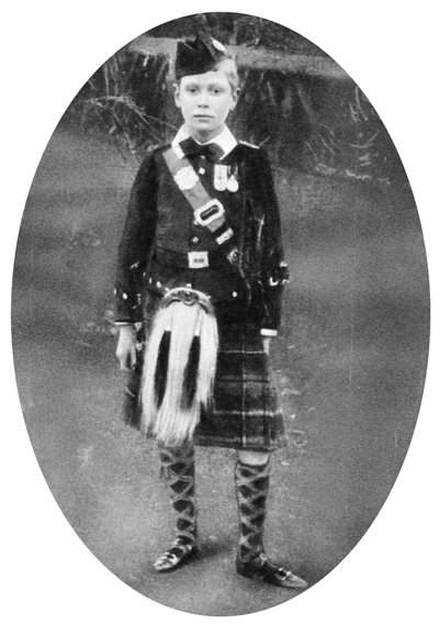 ハイランドドレスを着たアルバート王子、サンドリンガム、ノーフォーク、1909 作： Unbekannt