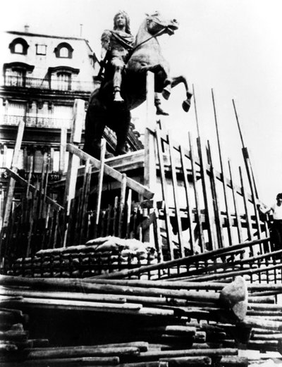 1940年パリのルイ14世の像の保護対策 作： Unbekannt