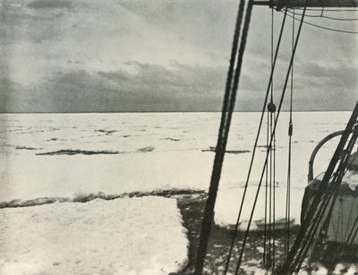 ロス海の重い水路を突き抜ける、c1908、1909。 作： Unbekannt