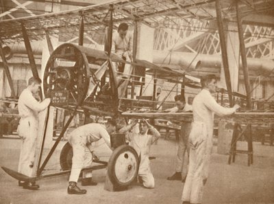 1927年、バッキンガムシャー、ハルトンの技術学校で飛行機をリギングするRAFの見習い 作： Unbekannt