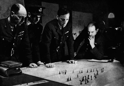 空襲中の空軍爆撃機司令部作戦室、1941年 作： Unbekannt