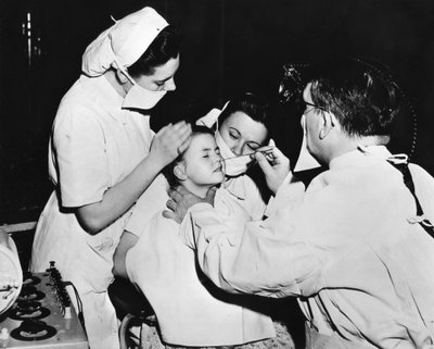 鼻の感染症を治すラジウム治療、フランス、c1947-1951 作： Unbekannt