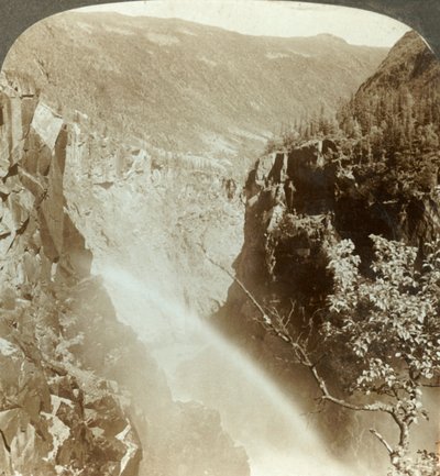 ノルウェー、リュカンフォスのスプレーの虹、c1905。 作： Unbekannt