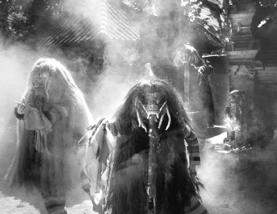 Rangdaのダンサーたち（モノクロ写真 作： Unbekannt