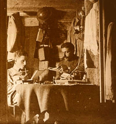 塹壕での読書、c1914-c1918 作： Unbekannt