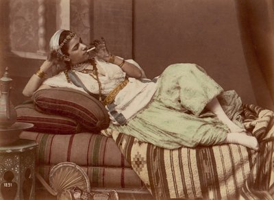 [リクライニングする女性喫煙]、1870-90。 作： Unbekannt