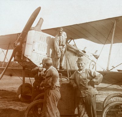 複葉機の給油、C1914-C1918 作： Unbekannt