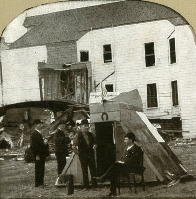 バックグラウンドで廃墟に住んでいた難民キャンプ。これは地震の仕事、1906年です。 作： Unbekannt