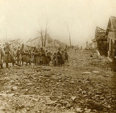 1916年、フランス北部、ドゥオーモンの攻撃による救援歩兵 作： Unbekannt