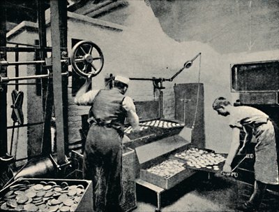 オーブンからビスケットを取り除く、c1917 作： Unbekannt