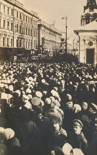 トヴェルスカヤ、モスクワ、ロシア、c1905-c1917の革命的な群衆 作： Unbekannt