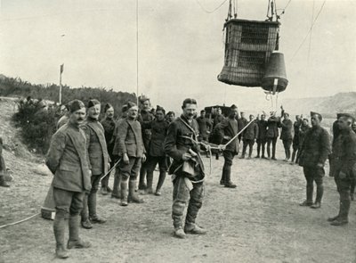 王立フィールド砲兵隊の凧風船は、1919年にフランスで私たちの銃の目だった。 作： Unbekannt