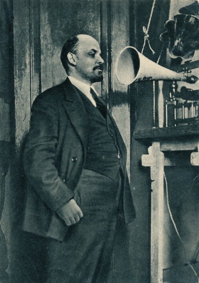 1919年、ロシアのモスクワ、クレムリンでのラジオ録音でのロシアのボルシェビキ党指導者ウラジミールレーニン 作： Unbekannt