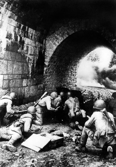 1944年、ラトビアのリガの近くで活動しているロシアの兵士 作： Unbekannt