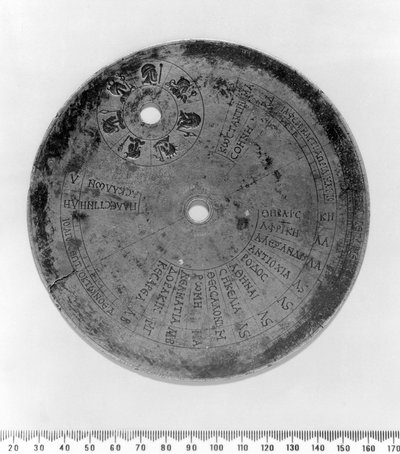 西暦520年頃のビザンチン時代の携帯用日時計の部品 ビザンチン時代の携帯用日時計の部品 作： Unbekannt