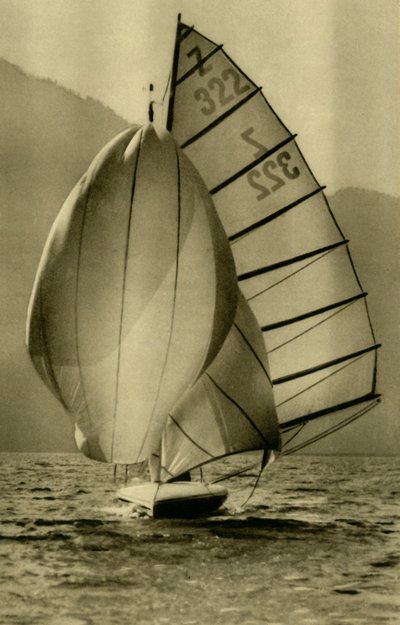1935年、アッパーオーストリアのアッター湖でセーリング。 作： Unbekannt