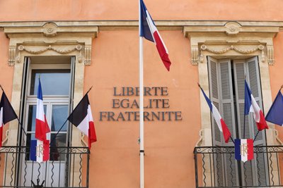 サントロペ市庁舎（フランス・サントロペ市 作： Unbekannt