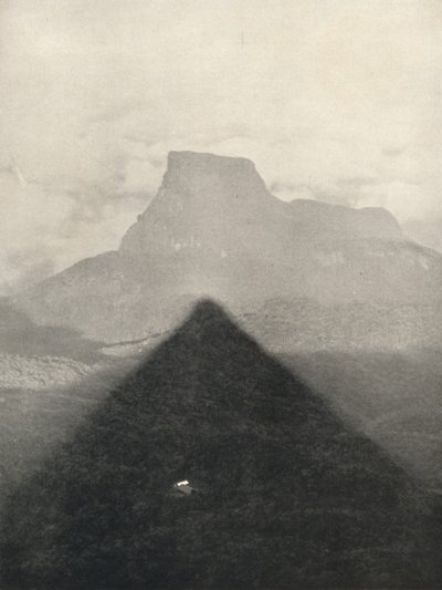 日の出のアダムスピクの影、1926 作： Unbekannt
