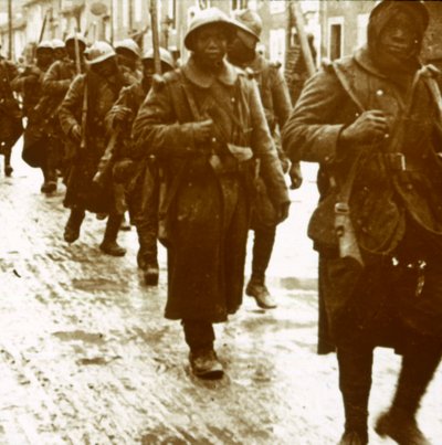 攻撃後のセネガルの兵士、c1914-c1918 作： Unbekannt