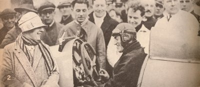 興味のある観客に運転メカニズムを示すこと、c1927、1935 作： Unbekannt