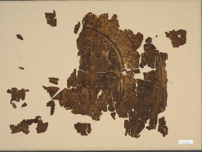 1000 年代から 1100 年代の雄牛に乗った鷹匠の絹の断片。 作： Unbekannt