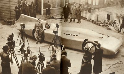 マルコムキャンベル卿は新記録に入札しました、1935年。 作： Unbekannt
