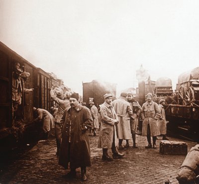 ソンム、エペルネ、北フランス、c1914-c1918に行く兵士 作： Unbekannt